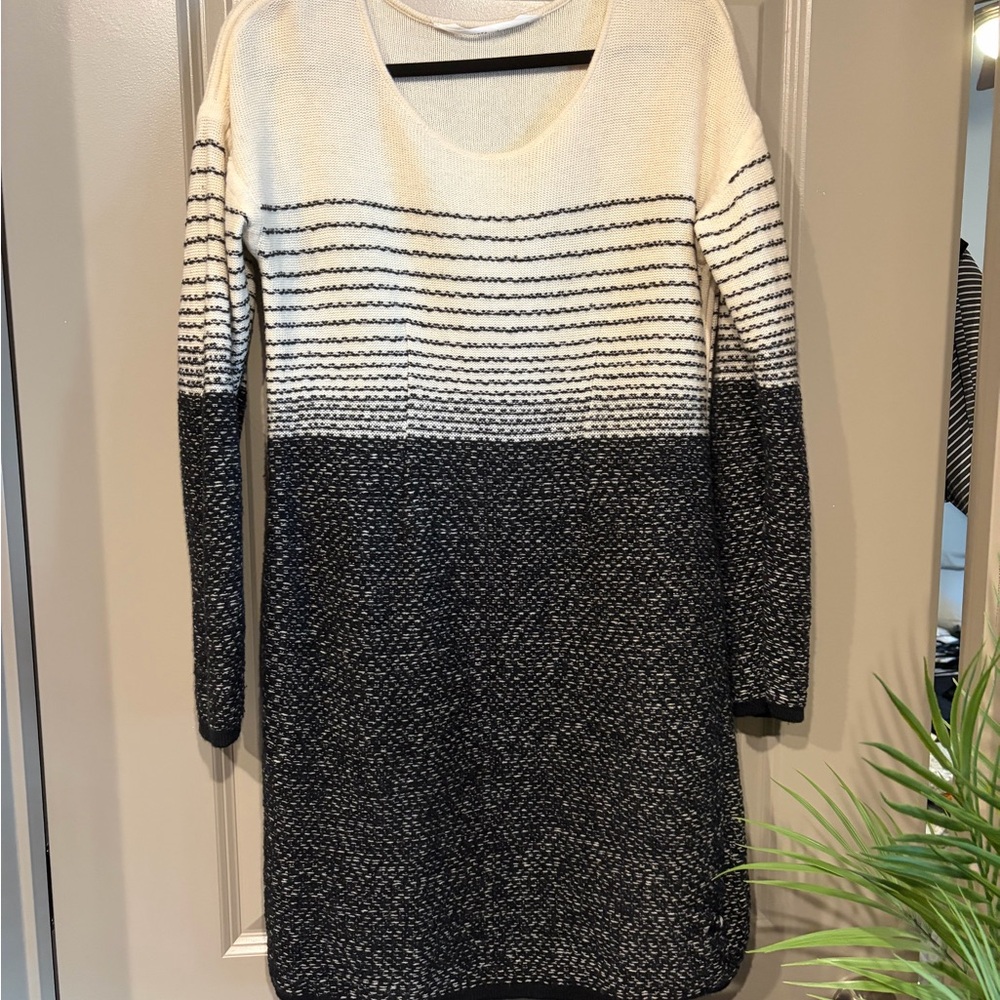 Athleta Cream Ribbed Knit Top with Branded Neck Tag